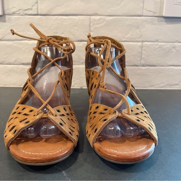 Jessica Simpson sz 7.5 chestnut suede cage sandals wedge - Picture 3 of 14